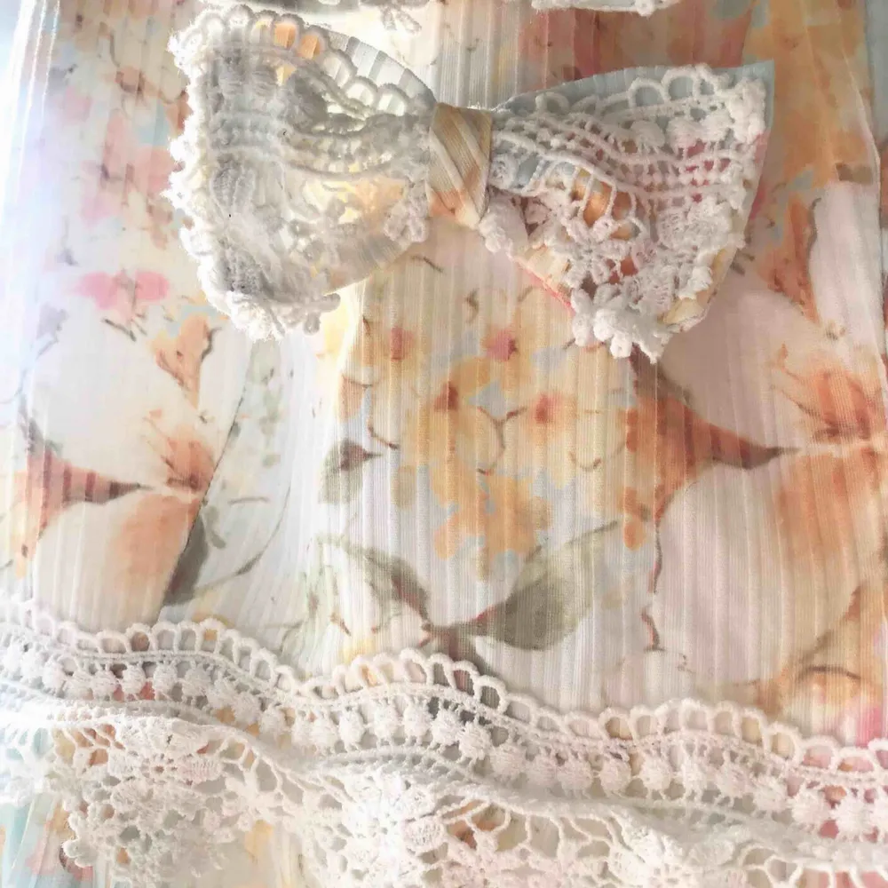 Söt Kawaii/Lolita ”ballongklänning” från märket Fokiwa. Hög kvalité! Använd 2-3 gånger. Inga hål eller fläckar. Storlek M.. Klänningar.