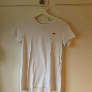  - Näst intill oanvänd, men väldigt fin. Äkta och köpt i en Levi’s jacka