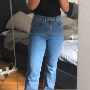  - Weekday Row, använda fåtal ggr, (säljer pga inte min stil) nyskick! Frakten ingår i priset!