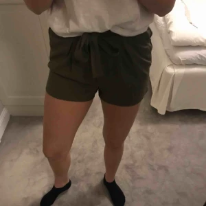  - Jättesköna shorts från Bik Bok som man knyter framtill. Skaver inte någonstans. Fraktar eller möts upp i Stockholm