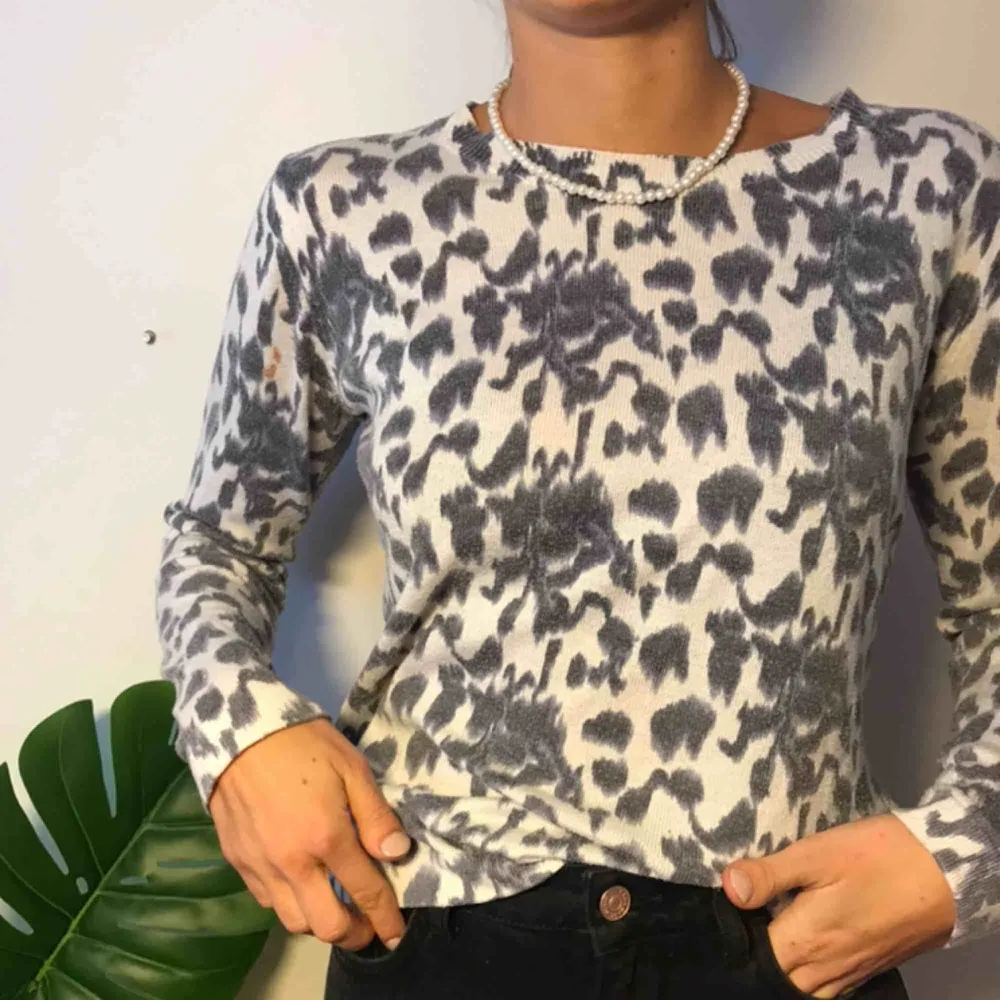 En superfin leopard tröja med bra kvalitet! 🐆 frakt tillkommer 💫. Toppar.