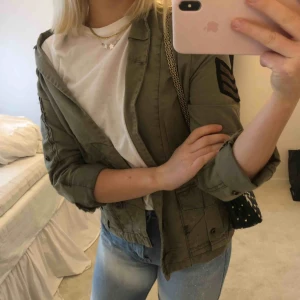  - Supercool militärjacka från Zadig. Inköpt för ca 4000kr. Storlek S