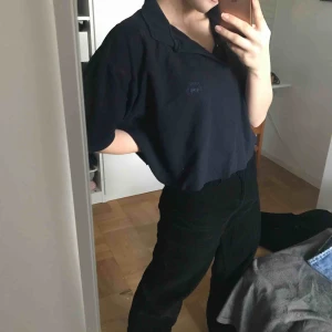  - Croppad cool tröja! Möts upp i Stockholm, annars står köpare för frakt. Pris kan diskuteras