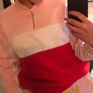  - Riktigt nice tröja i bra skick, köparen står för frakten🥰