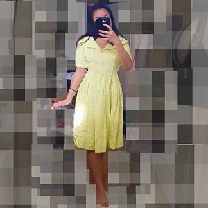  - Världens sötaste 50-talsklänning. I citrongul färg. 