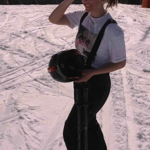  - Populär t-shirt från zara, skön bekväm och super fin, en s men menat som oversize 