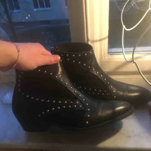  - Superballa boots från märket Depeche! Nypris: 1350:- Använda ett fåtal gånger 🕺🏼