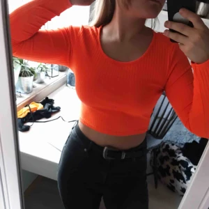  - Cropped top
