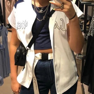 Säljer denna coola tröja  - Säljer denna tröja, asnajs! Frakt: 66kr hör av dig om du är intresserad💓