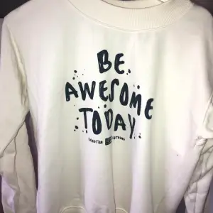 Tröja från Lexington clothing, med fint citat. ”Be awsome today”. Storlek XS, nypris ca 1200kr 