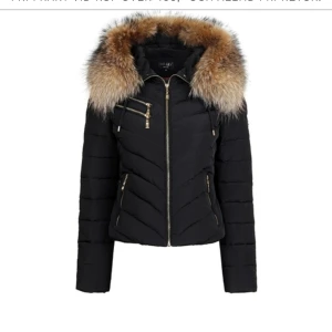 Hollis jacka model chatel  - Andvänd 2 gånger köpt för 3999 säljer för snabbt pris 