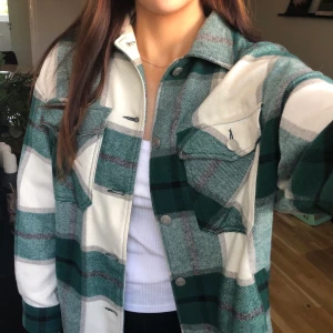 Jacka ifrån Zara 🖤 - Jacka ifrån Zara i storlek S, 300 kronor 🥰 spårbar frakt på 66 kronor tillkommer!