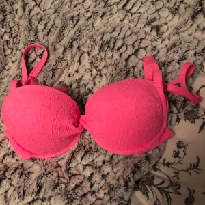 Bikini överdel  - Bikiniöverdel ifrån Cubus storlek 38