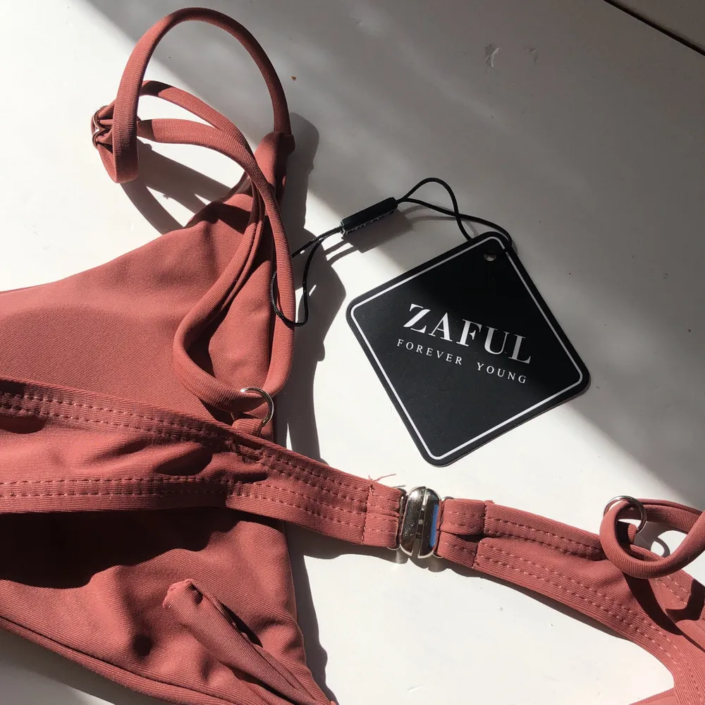 Säljer en nyinköpt bikinitopp från Zaful då jag inte tycker den passar mig. Jag står för frakten.. Övrigt.
