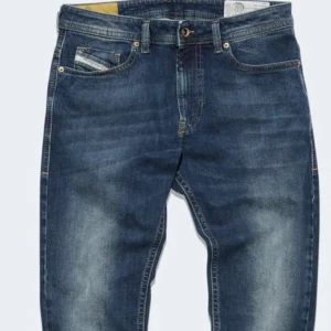 Helt nya diesel jeans  - Köpte dessa på Carlings för 1199kr och har tappat bort kvittot. Nu är de för små, aldrig använda så det är världens fyndläge för dig!  Märke: Diesel Modell: Thommer, slim-skinny Storlek: W 30 L32