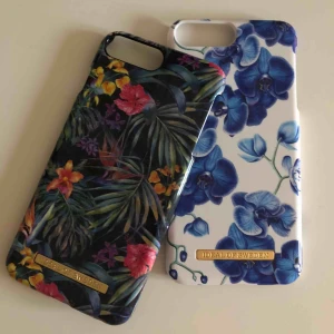  - Två snygga iDeal of Sweden skal till iPhone 8+ som är perfekta nu inför sommaren. Priset är för båda två då det vita blommiga skalet har en liten spricka. Förutom det är de hela och fina! Frakt 30kr💕