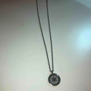  - Halsband från Bud to rose, nypris ca 200 kr! Jättebra kvalite o passar till allt 💗💗💗