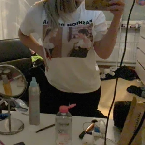  - Snygg t-shirt från zara, använd någon enstaka gång🥰🥰skriv för fler bilder