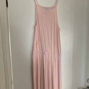 Klänning från Ivyrevel  - Långklänning från Ivyrevel. 