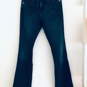 Bootcut jeans  - ▫️Bootcut jeans ▫️Storlek 27 men liten i storleken så passar bättre som 25/26
