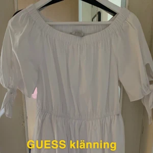 GUESS klänning - Aldrig använd, väldigt söt och fin