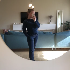 Ralph Laurent mys-set - Säljer nu detta mysiga set pga att jag har två likadana. Tröja i strl S, byxor i strl M. Kan köpas enskilda eller i set. Frakt tillkommer.