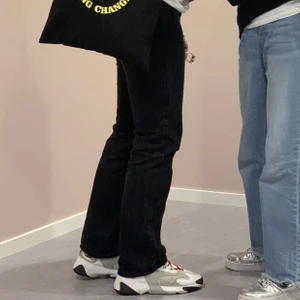 Nike zoom 2000 - Asballa sneakers, köpta för 1000kr, använda men bra skick. Passar svinbra till jeans och kostymbyxor 😍 Pris kan eventuellt diskuteras! 