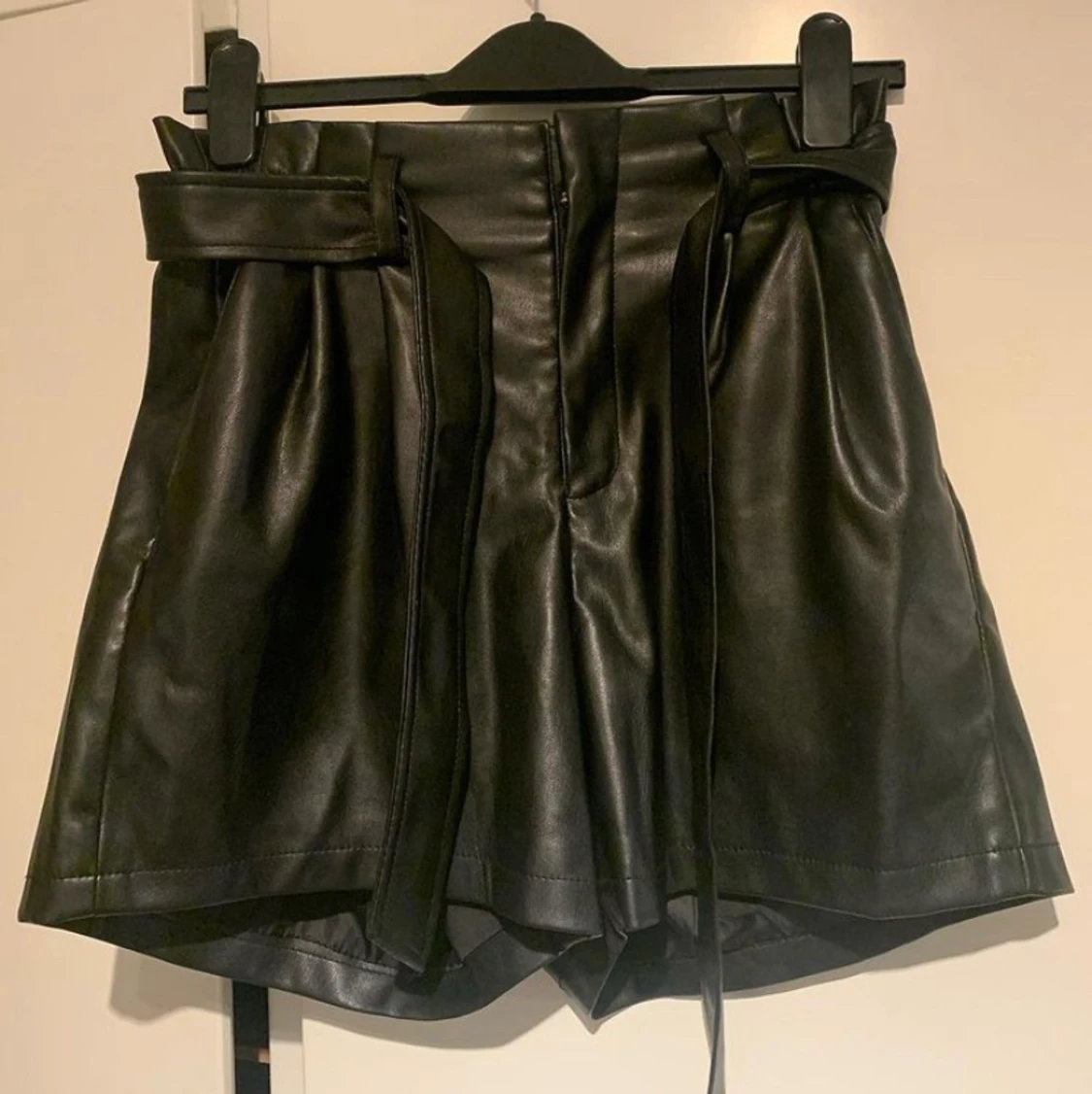 NAKD läderimitation shorts  - 90