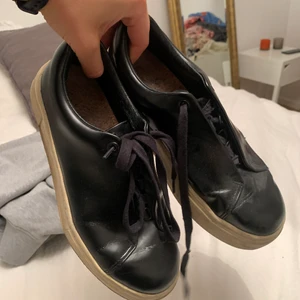 Doja eytys - Säljer mina älskade eytys då de ej används. Använda som syns men ej förstörda. Om de tvättas kommer sulan förmodligen bli helt vit. nypris 1400kr från Åhléns 