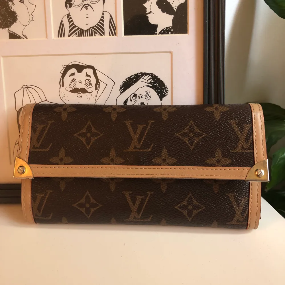 LV wallet, probably not genuine, although it has a code. Signs of wear. Pick up available in Kungsholmen. Please check out my other items!. Accessoarer.