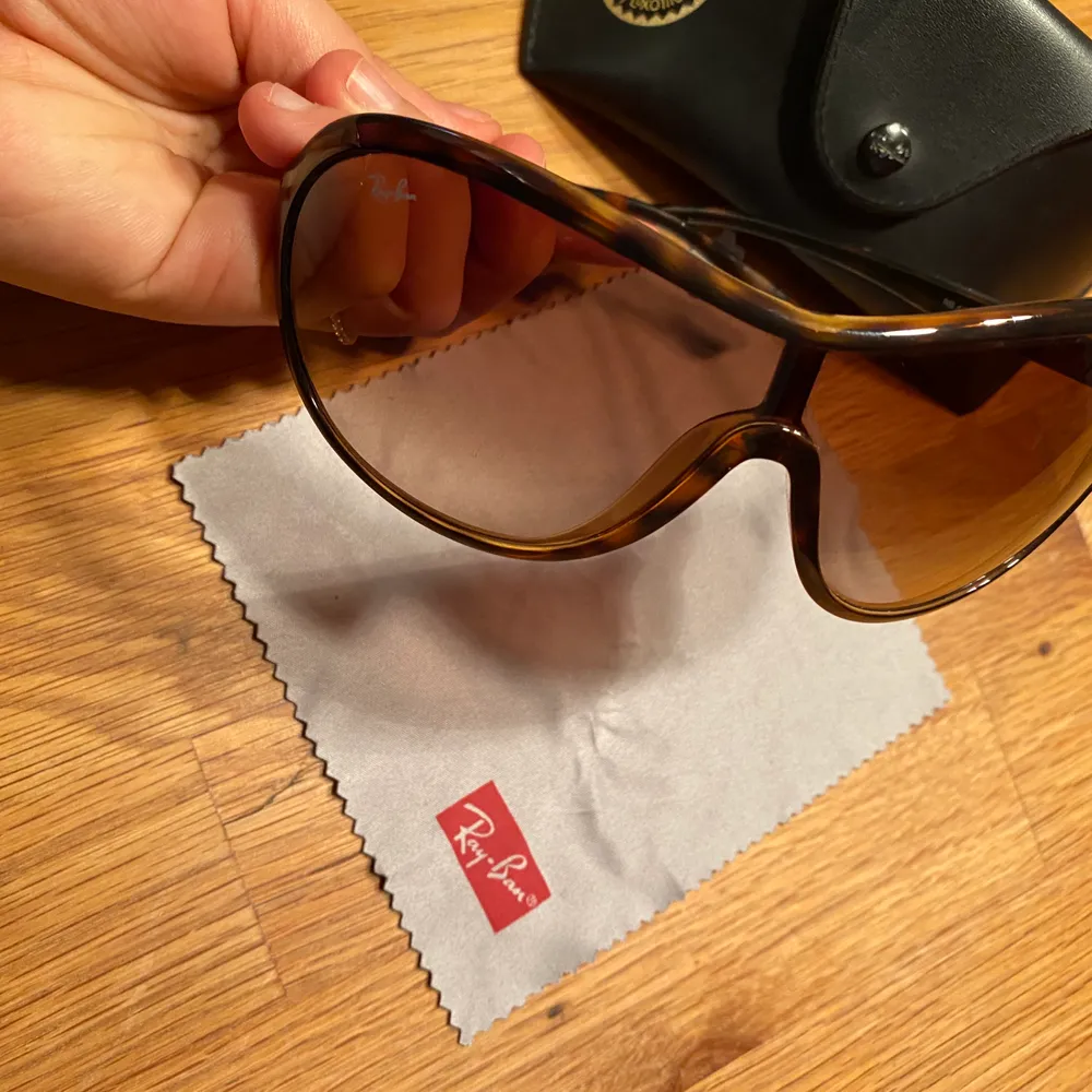 Äkta Ray.ban glasögon topp skick använd bara 1-2 gånger. . Accessoarer.