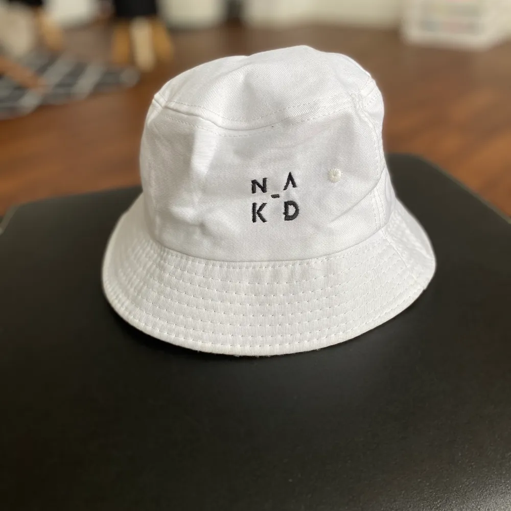 Na-Kd bucket hat i nyskick, one size✨. Accessoarer.