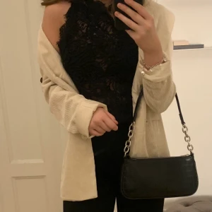 Kavaj - Jättesnygg beige kavaj!! Högst budande + frakt!!🤍