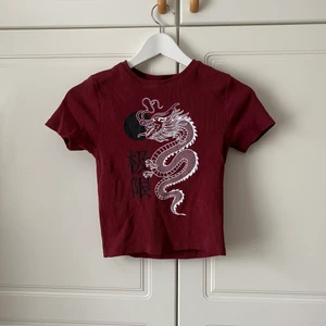 Snygg tröja strl S - Snygg tröja som är kite croppad, strolek S. Frakt tillkommer.