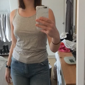 Linne - Grått ganska basic linne, inte så stretchigt