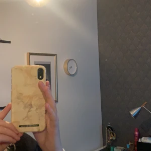 ideal of sweaden skal till iphone xr - ett skal från ideal of sweaden till iphone xr. aldrig användt. frakt tillkommer. skicka om du vill ha fler bilder👍🏻