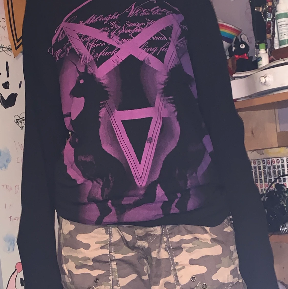 Svart tröja med pentagram