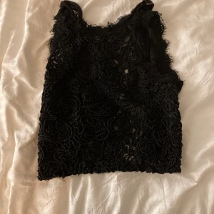 Zara topp - Säljer denna söta toppen från Zara i storlek S.