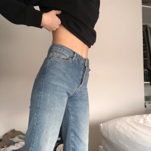 Vida jeans  - Vida jeans från BikBok, passar dej som är va 160-170, storleke 25 pris 130kr + frakt