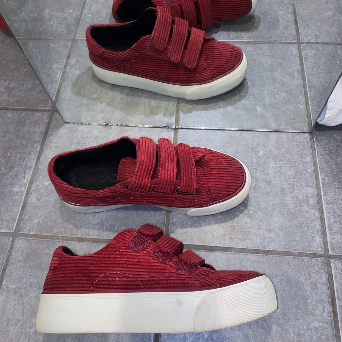 Vinröd Manchester sko