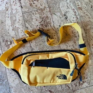 Northface magväska  - Skitsnygg northface magväska som aldrig används av mig tyvär.. 150kr+63kr frakt 💗