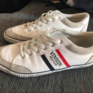  - Polo Club sneakers som är använd 4-5 gånger men det är fel storlek för mig. 