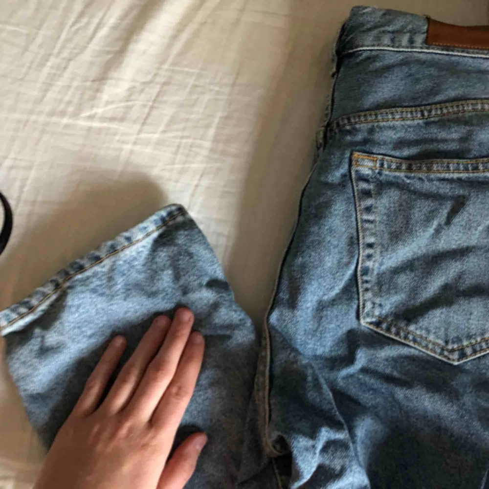 Mom jeans från bikbok, assnygga. Jeans & Byxor.