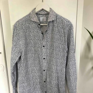  - Bläck-skjorta, MQ. För stor för min del! Sällan använd