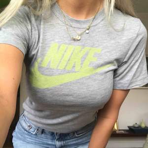 T-shirt från Nike. Strl XS. Säljes pga för liten för mig. Använd ett fåtal ggr. 