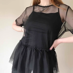  - 💌Frakt ingår!💌 transparent tröja med volang från H&H Trend • endast använd ett fåtal gånger!