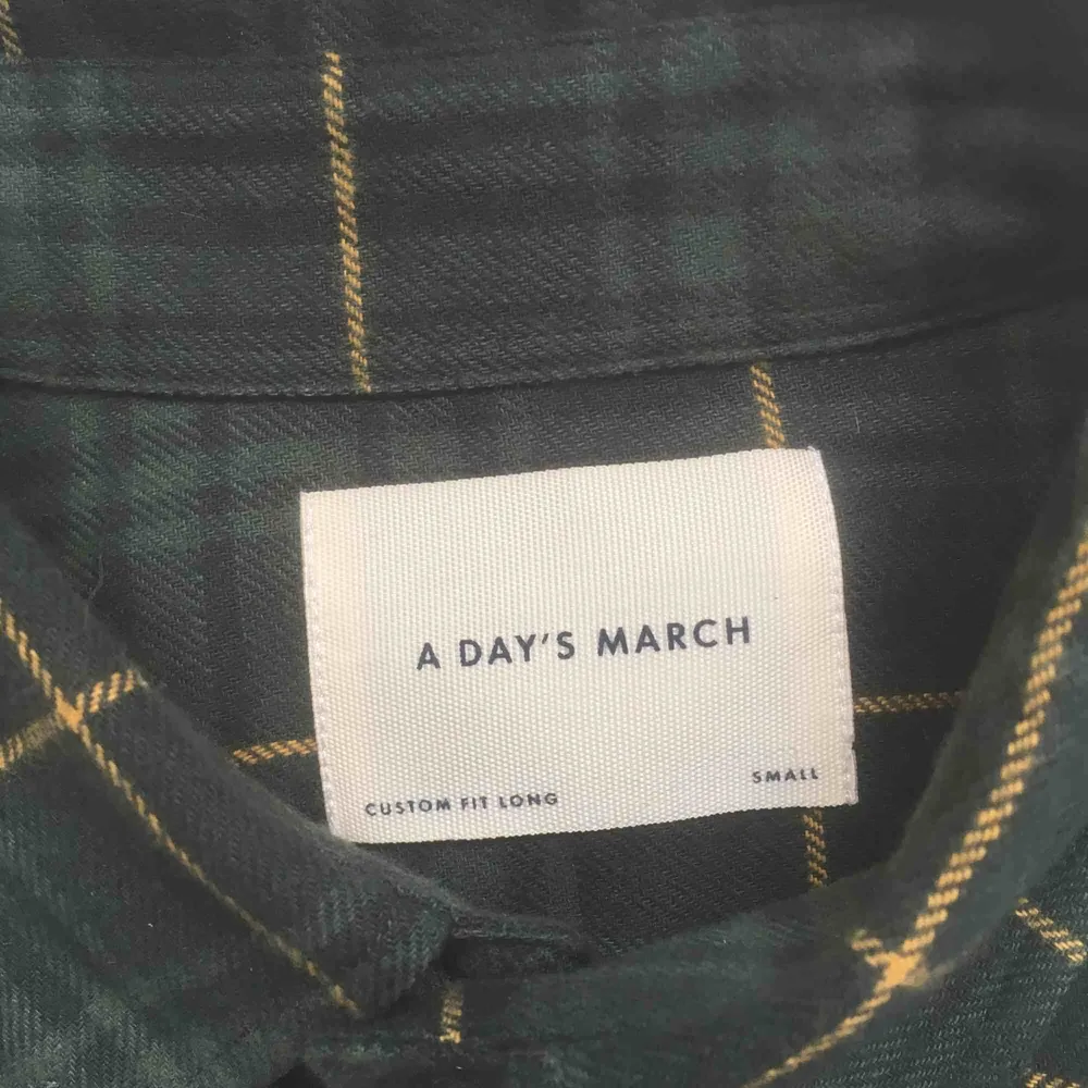 Skjorta från A Day’s March i nyskick. Fri frakt.. Skjortor.