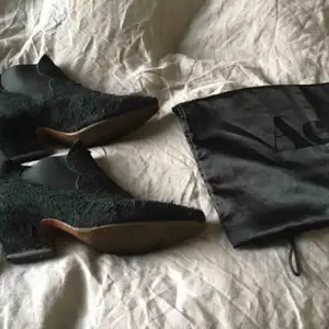 Acne Alma,  Acne skor i storlek 39. Bytt till gummisula. Använda i gott skick.   #Acne #acne skor #Acne Alma # Alma #design  #designshoes #gucci #dior #prada #ankle boots #boots # black #stövletter #skor