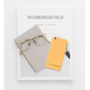  - Skal till Samsung S7 Edge. Aldrig använt eftersom jag råkade beställa fel storlek. Färg: Peach. Frakt: 25kr.