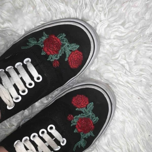  - Vans i storlek 39. Dessa skorna va limited edition och är svåra att få tag på. De är använda ett fåtal gånger och är i bra skick.